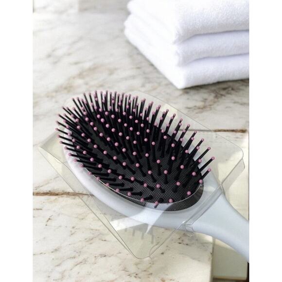 More Than Magic Pale Gray Monogram Letter "P" Oval Hair Brush - Picture 4 of 8